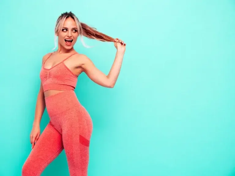 Mulher usando um roupa moda fitness